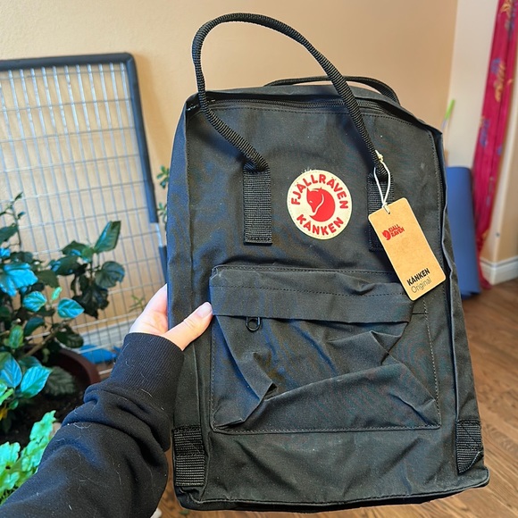 Black Kanken Fjallraven Backpack - Brand New - Picture 1 of 5